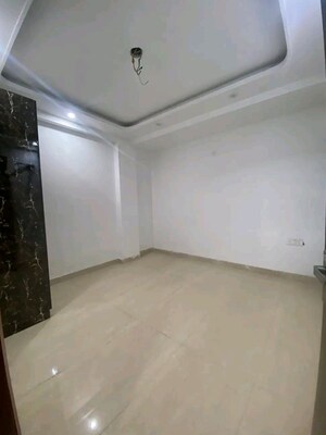 Room in 3 BHK Apartment at Chattarpur – for Rent