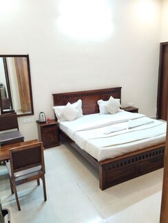3.5 BHK + Servant Room,Study Room Independent House For Rent in Sector 72
