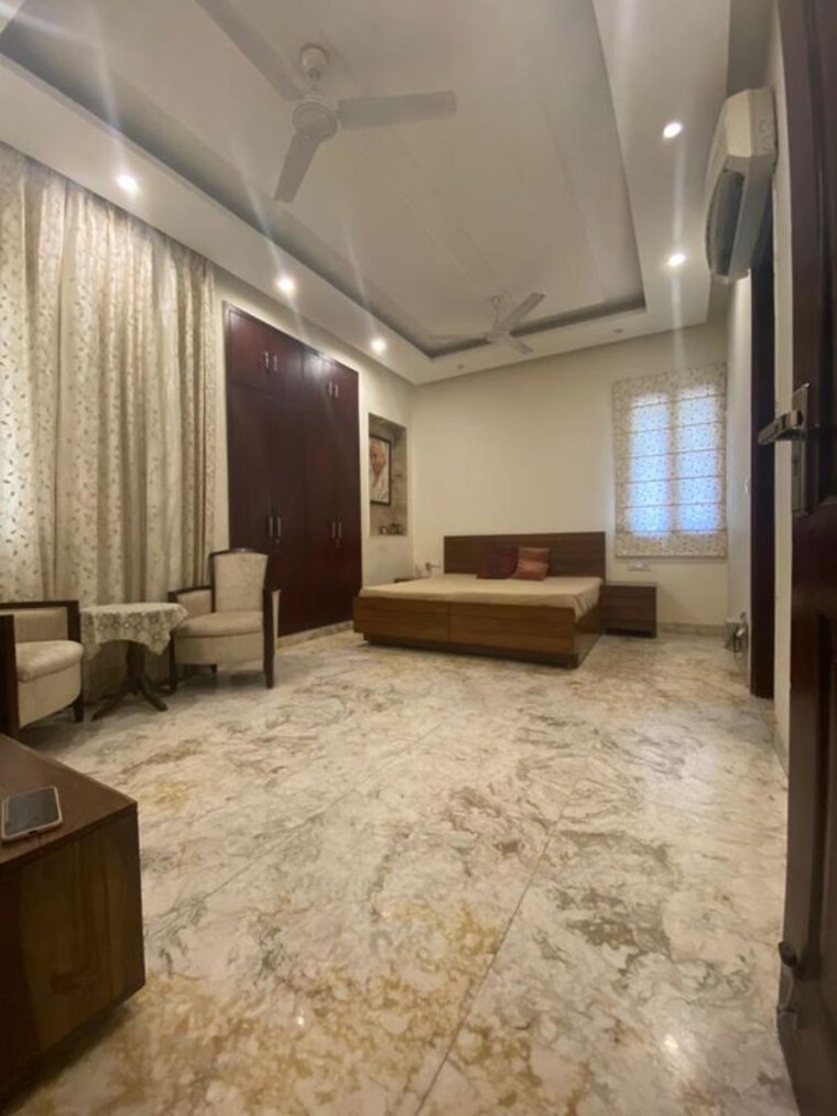 Living Room, sector 72 3.5 Bedroom 3000 Sq.Ft. Independent House In Sector 72 Noida 10411020