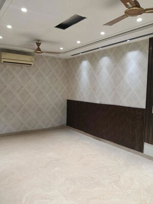 Room in 3.5 BHK Independent House at Sector 72 – for Rent