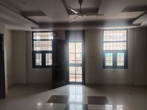 Room in 3 BHK Builder Floor at Khatipura – for Rent