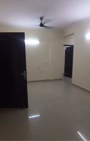 Room in 2 BHK Apartment at VVIP Addresses, Raj Nagar Extension – for Rent