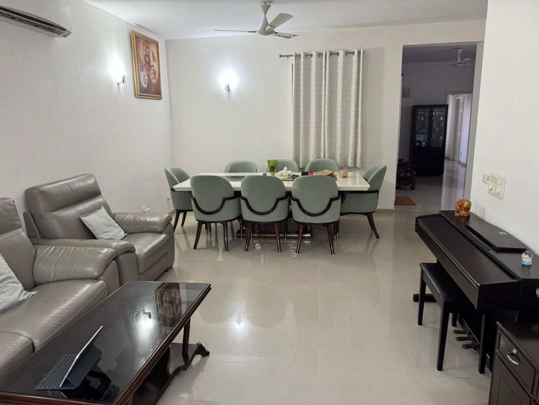 4 BHK + Store Room 2200 Sq.Ft. Apartment in Emaar MGF Emerald Hills