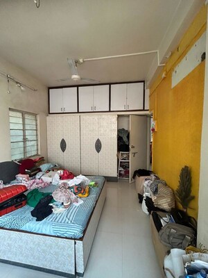 Bedroom in 2 BHK Apartment at Kothrud – for Rent