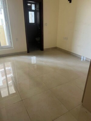 Room in 2.5 BHK Apartment at Signature Global Golf Greens, Sector 79 – for Sale
