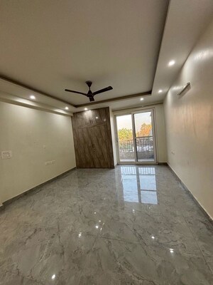 Room in 3 BHK Builder Floor at Palam Vihar Residents Association, Palam Vihar – for Rent