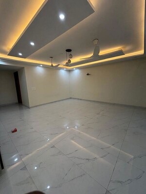 Room in 3 BHK Builder Floor at Palam Vihar Residents Association, Palam Vihar – for Rent