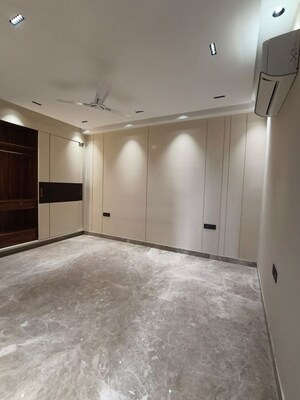 Room in 4 BHK Builder Floor at Palam Vihar Residents Association, Palam Vihar – for Rent