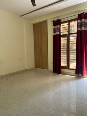 Room in 3 BHK Builder Floor at RPS Palm Drive, Sector 88 – for Sale