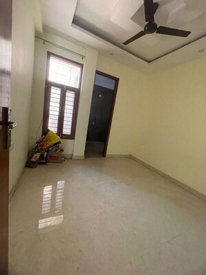Room in 3 BHK Builder Floor at RPS Palm Drive, Sector 88 – for Sale