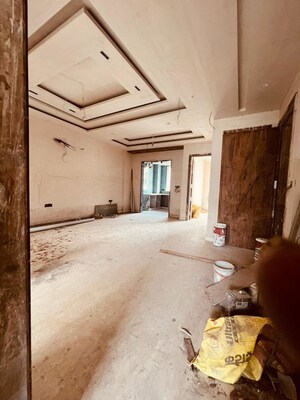 Parking in 3 BHK Builder Floor at Sector 84 – for Sale