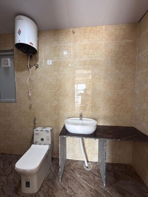 Bathroom in 1 BHK Builder Floor at Ardee City, Sector 52 – for Rent