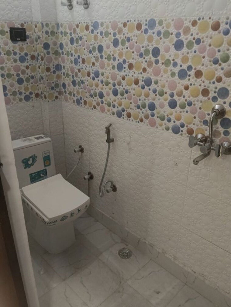 Bathroom, pratap-baurav-devras-yojana 2 Bedroom 50 Sq.Mt. Builder Floor In Pratap Vihar Ghaziabad 10411066
