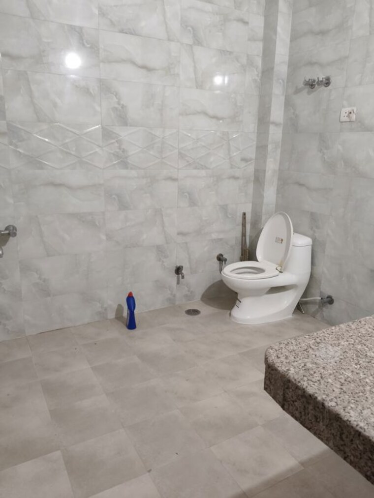Bathroom, sector 51 3 Bedroom 4500 Sq.Ft. Independent House In Sector 51 Noida 10396822