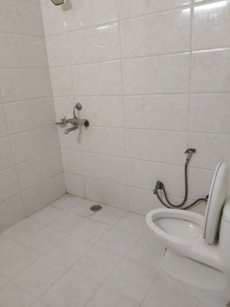 Bathroom, sector 51 3 Bedroom 4500 Sq.Ft. Independent House In Sector 51 Noida 10396822