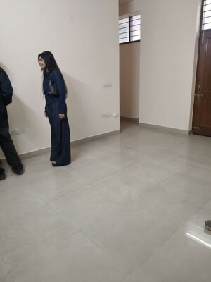 Room in 3 BHK Independent House at Sector 51 – for Rent