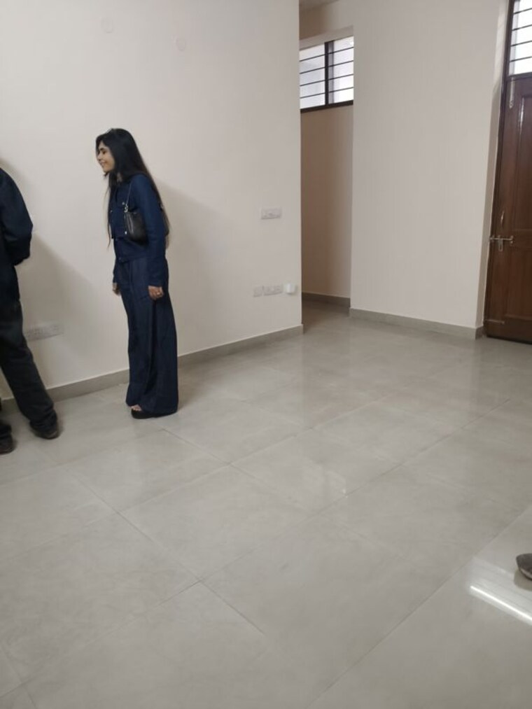 Room, sector 51 3 Bedroom 4500 Sq.Ft. Independent House In Sector 51 Noida 10396822