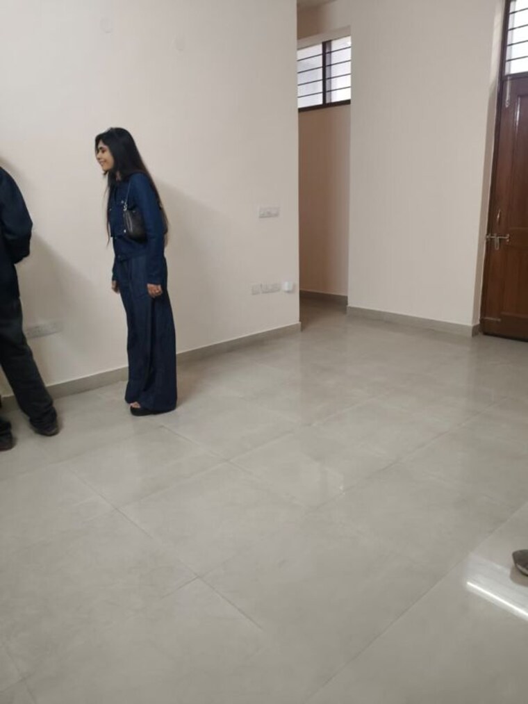 Room, sector 51 3 Bedroom 4500 Sq.Ft. Independent House In Sector 51 Noida 10396822