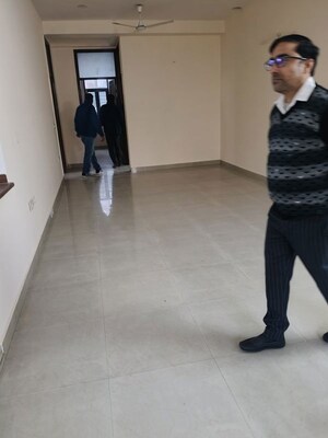 Room in 3 BHK Independent House at Sector 52 – for Rent