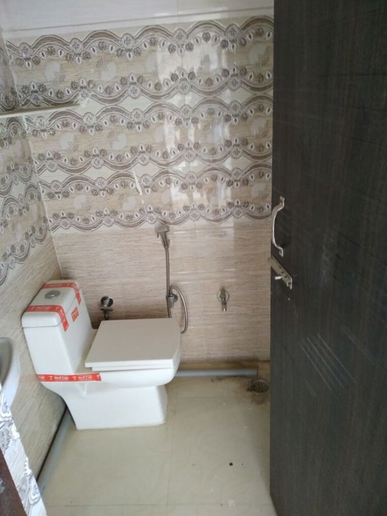 Dinning Area, karamvir-towers 2 Bedroom 900 Sq.Ft. Builder Floor In Sector 52 Gurgaon 10411291