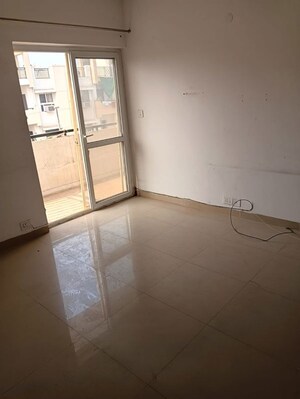 Room in 3 BHK Apartment at BPTP Discovery Park, Sector 80 – for Rent