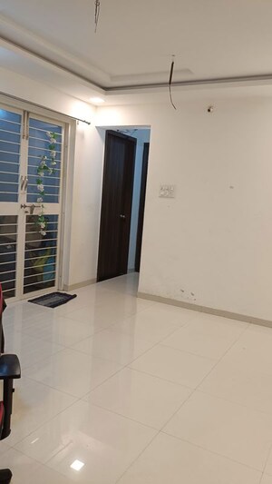 2 BHK Apartment For Rent in Tathawade