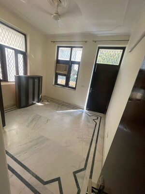 Room in 3 BHK Builder Floor at Sushant Lok I – for Rent