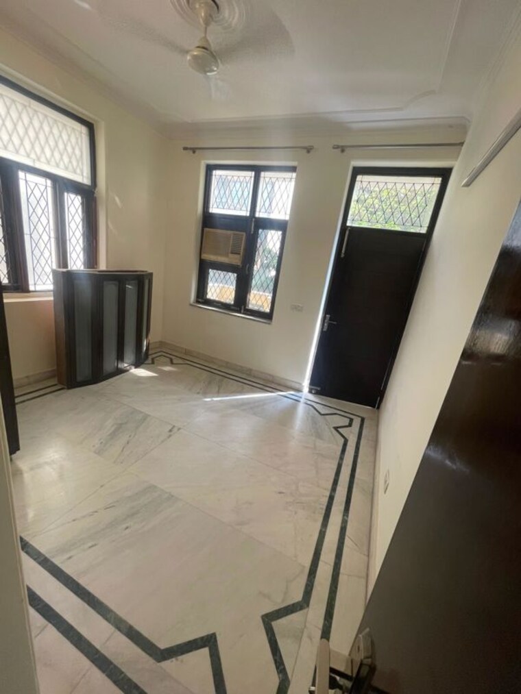 Room, sushant lok i 3 Bedroom 2200 Sq.Ft. Builder Floor In Sushant Lok I Gurgaon 10014063