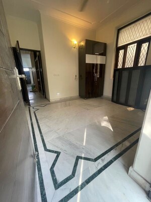 Room in 3 BHK Builder Floor at Sushant Lok I – for Rent