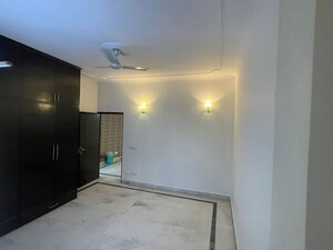 Room in 3 BHK Builder Floor at Sushant Lok I – for Rent