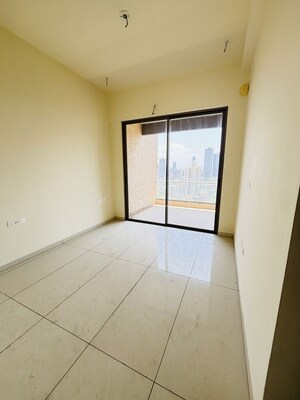 Room in 5 BHK Apartment at Prestige Siesta, Mulund West – for Sale