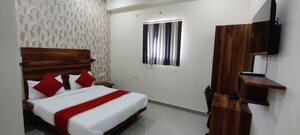 Bedroom in 6+ BHK Villa at Gomti Nagar – for Rent