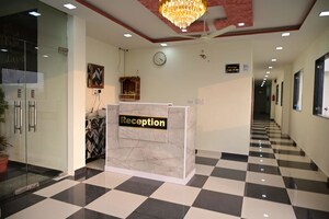 Team Area in 6+ BHK Villa at Gomti Nagar – for Rent