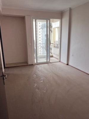 Room in 3 BHK Apartment at Nirala Estate, Tech Zone 4 Greater Noida – for Rent