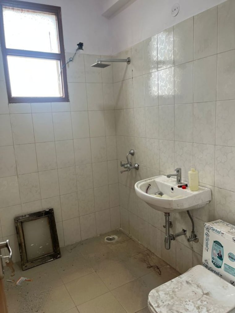 Bathroom, sector 10 dwarka 4 Bedroom 2200 Sq.Ft. Apartment In Sector 10 Dwarka Delhi 10411467