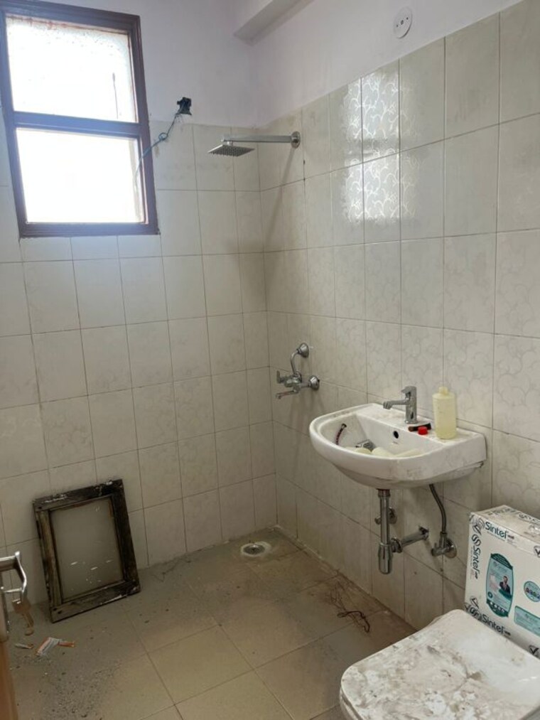 Bathroom, sector 10 dwarka 4 Bedroom 2200 Sq.Ft. Apartment In Sector 10 Dwarka Delhi 10411467