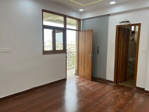 Room in 4 BHK Apartment at Sector 10 Dwarka – for Rent