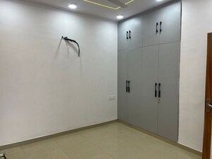 Room in 4 BHK Apartment at Sector 10 Dwarka – for Rent