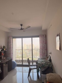 1 BHK + Extra Room Apartment For Rent in Regency Onyx