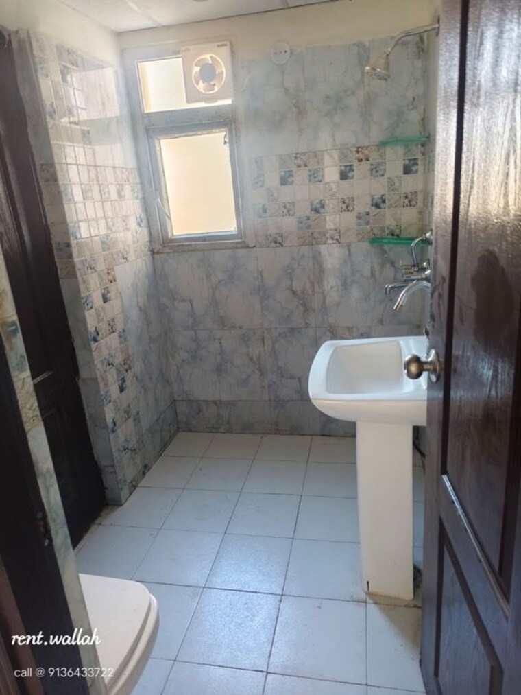 Bathroom, aims-golf-avenue-i 2 Bedroom 930 Sq.Ft. Apartment In Sector 75 Noida 10411515