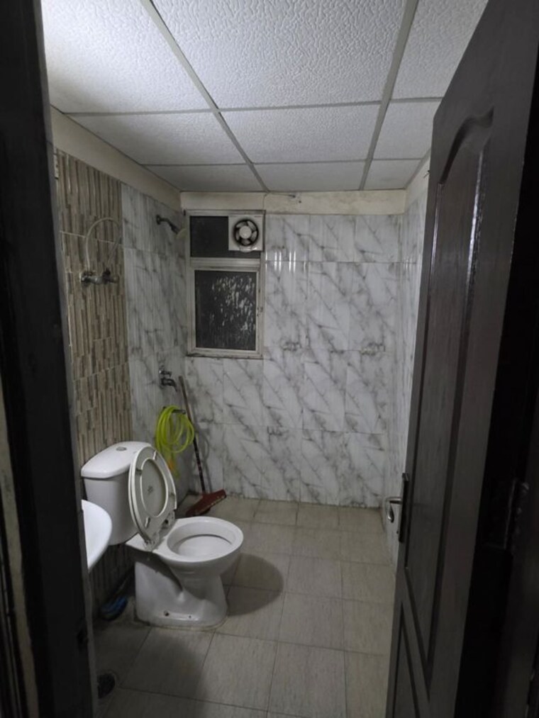 Bathroom, amrapali-silicon-city 2 Bedroom 1035 Sq.Ft. Apartment In Sector 76 Noida 10411522