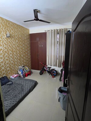 Team Area in 2 BHK Apartment at Amrapali Silicon City, Sector 76 – for Sale