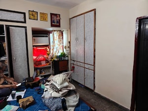 Room in 3.5 BHK Apartment at Patparganj – for Sale