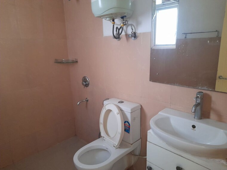 Bathroom, emaar-emerald-floors-premier 3 Bedroom 1650 Sq.Ft. Apartment In Sector 65 Gurgaon 9854039