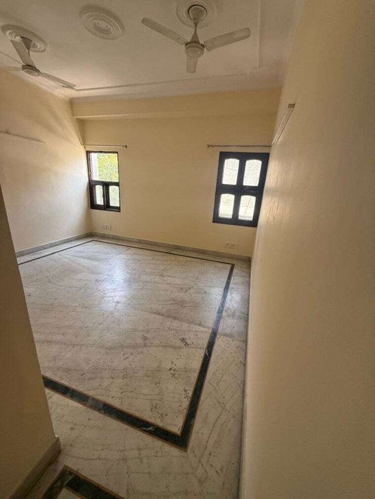 Room, saket 3 Bedroom 200 Sq.Yd. Builder Floor In Saket Delhi 10411589