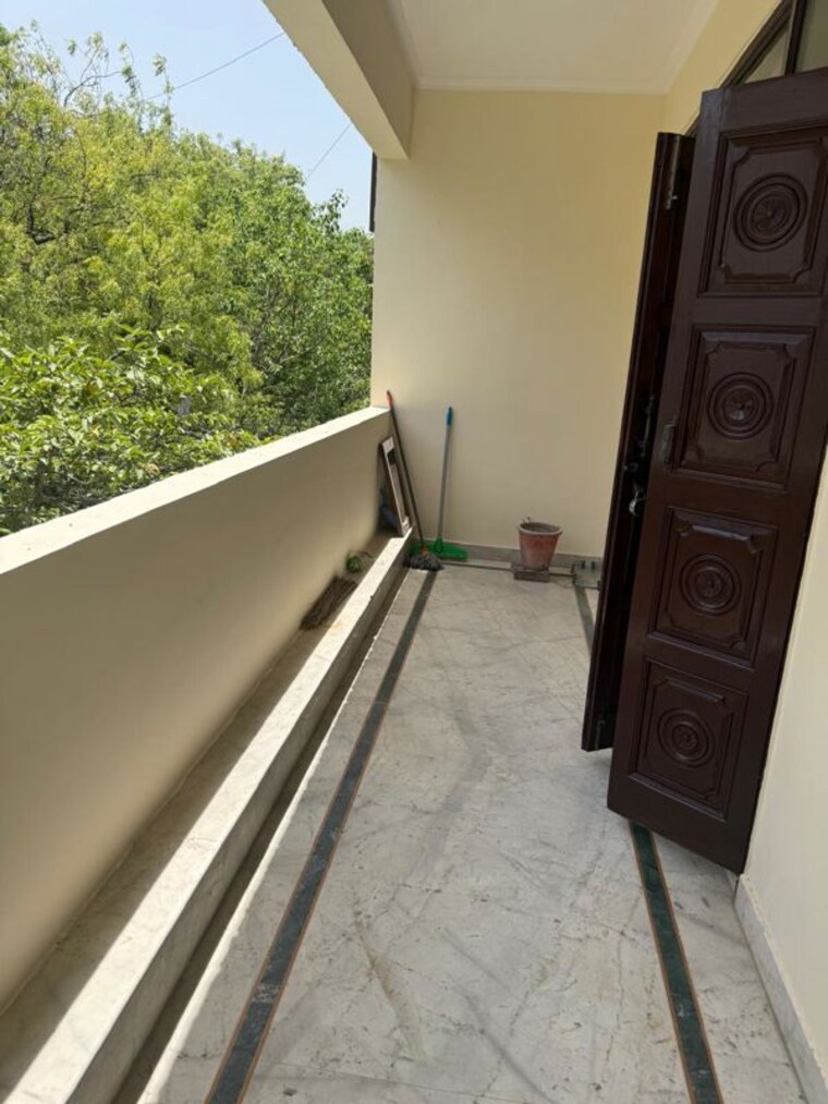 Balcony, saket 3 Bedroom 200 Sq.Yd. Builder Floor In Saket Delhi 10411589