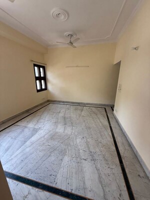 Room in 3 BHK Builder Floor at Saket – for Rent