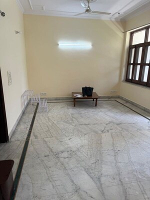 Room in 3 BHK Builder Floor at Saket – for Rent