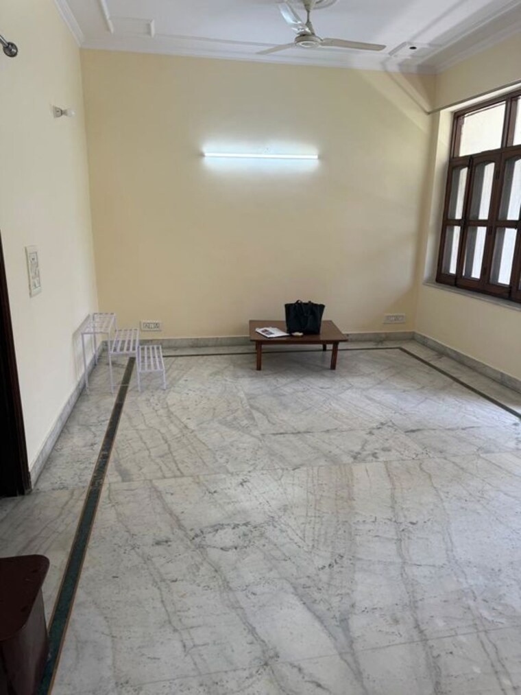Room, saket 3 Bedroom 200 Sq.Yd. Builder Floor In Saket Delhi 10411589