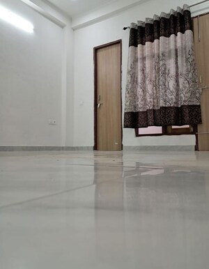 Room in 2.5 BHK Builder Floor at Pinewood Enclave, Wave City – for Rent
